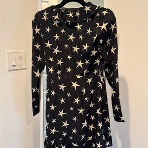 Réalisé Par Black Dress with White Star Design